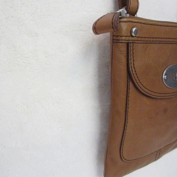 Fossil Cow Hide Leather Brown Crossbody Keyhole Accent Zipper Closure Zip Close - Picture 5 of 10